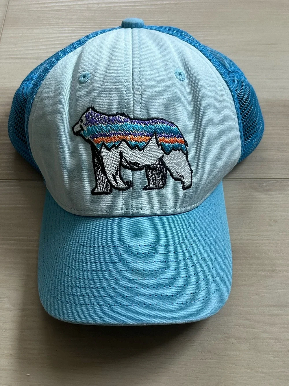 Kids Patagonia bear trucker hat